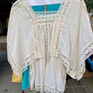 Ladies Vintage Cream Vintage Hankerchief Top